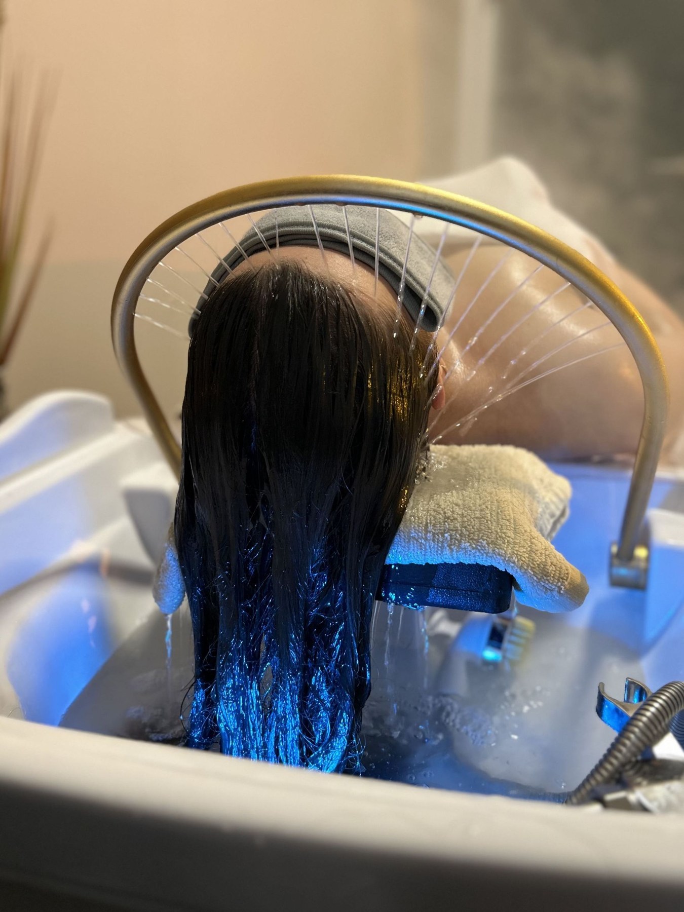 Rytuał Head SPA pod łukiem wodnym w salonie O włos od SPA w Koszalinie
